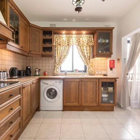 Apartament Spacious & Comfy Seaside Flat St. Paul's Bay