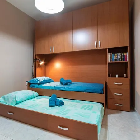 Spacious & Comfy Seaside Flat Apartment St. Paul's Bay