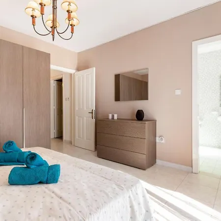 Spacious & Comfy Seaside Flat St. Paul's Bay