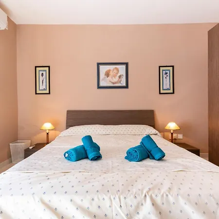 Apartment Spacious & Comfy Seaside Flat