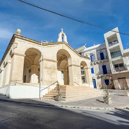 Spacious & Comfy Seaside Flat Apartman *