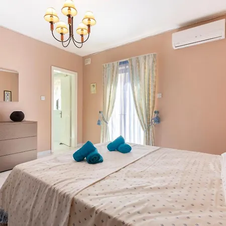 Spacious & Comfy Seaside Flat Apartment St. Paul's Bay