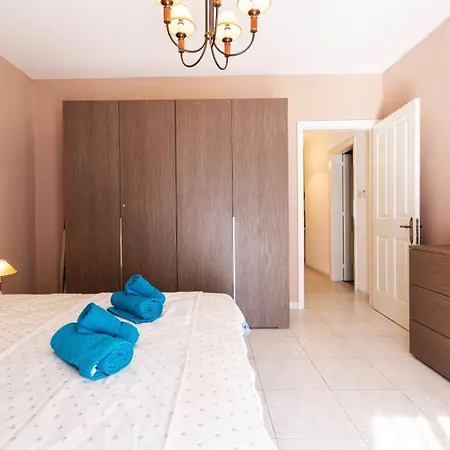 Spacious & Comfy Seaside Flat St. Paul's Bay