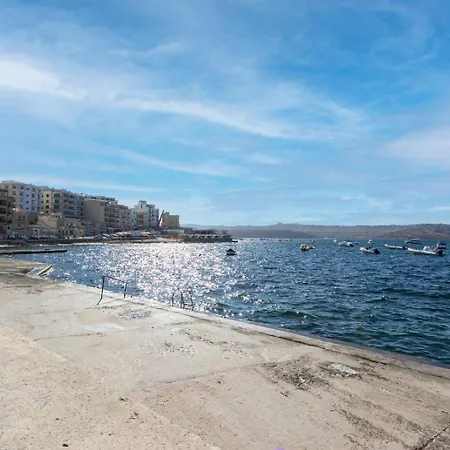 Spacious & Comfy Seaside Flat Apartment St. Paul's Bay