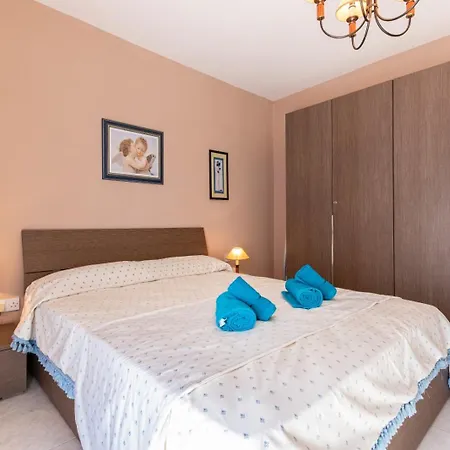 Apartmán Spacious & Comfy Seaside Flat St. Paul's Bay