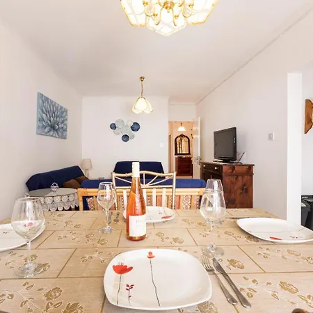 Spacious & Comfy Seaside Flat Apartmán *