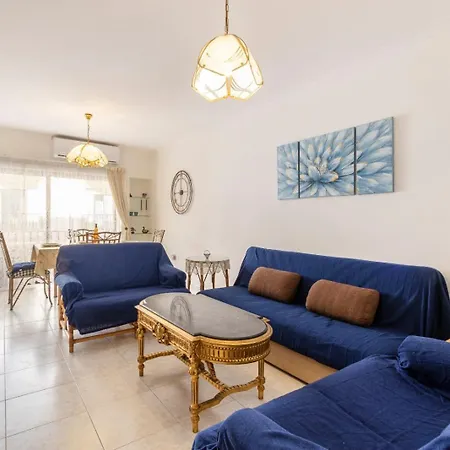 Spacious & Comfy Seaside Flat