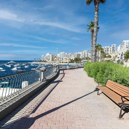 Spacious & Comfy Seaside Flat * St. Paul's Bay