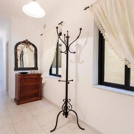 Spacious & Comfy Seaside Flat