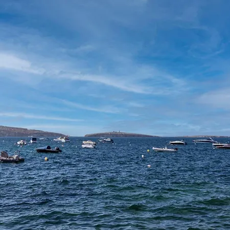 Spacious & Comfy Seaside Flat